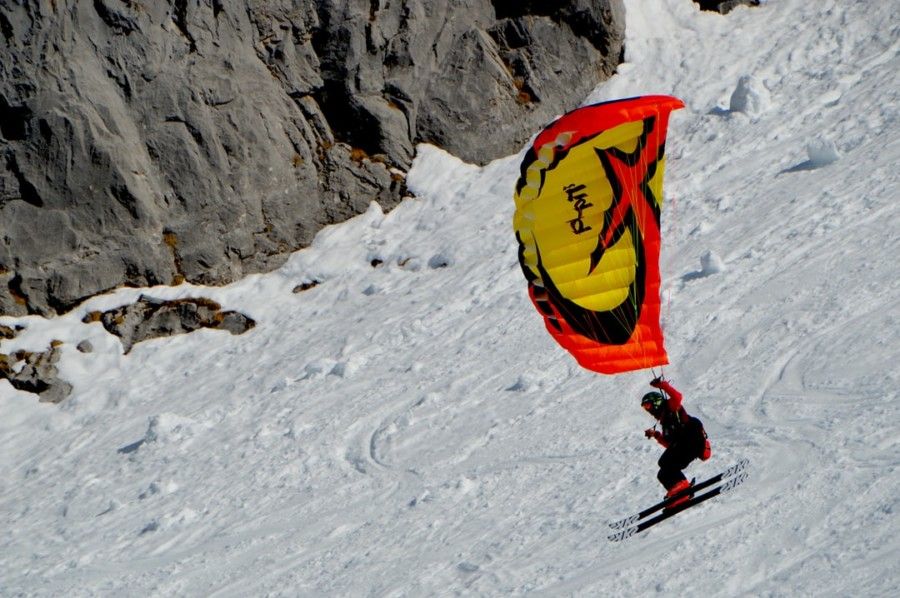 person-riding-parachute-and-ski