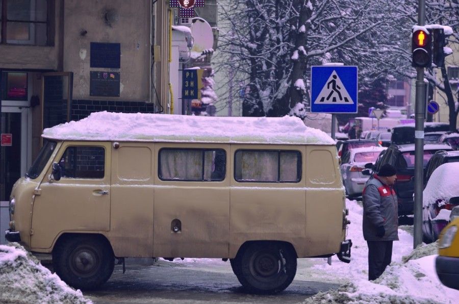 roof-of-a-van-covered-with-snow-parked-beside-the-road-during-winter