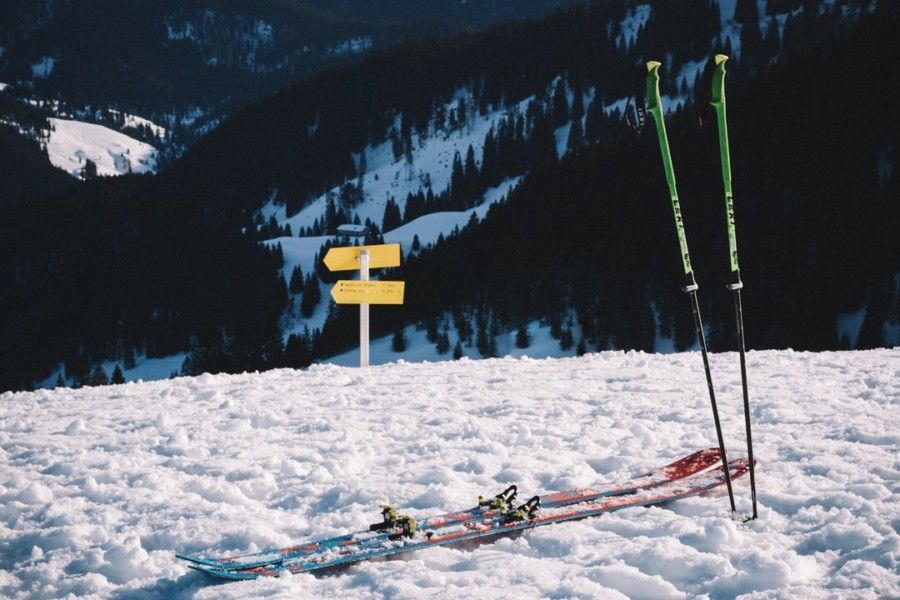 snow-ski-set-on-snow-field