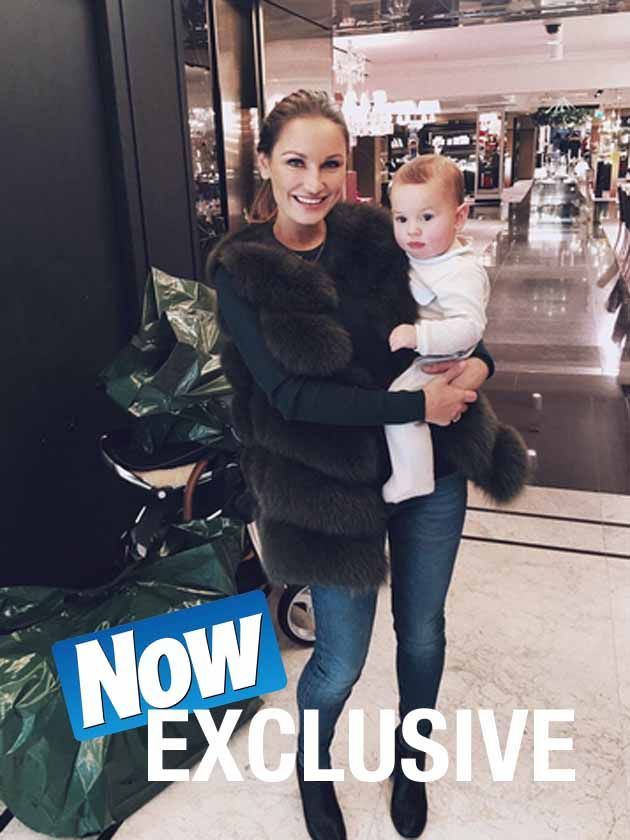 exclusive-8216-this-is-evil-8217-sam-faiers-responds-to-intense-fan-debate-after-posing-in-8216-fur-8217-gilet