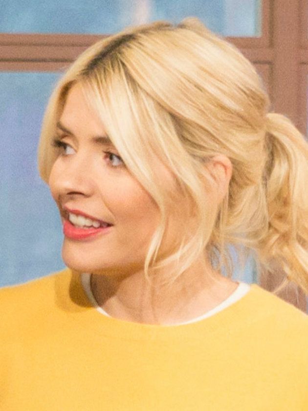 huh-holly-willoughby-confuses-this-morning-viewers-by-wearing-this