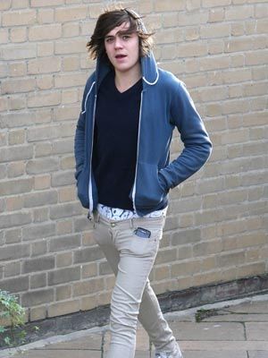 x-factor-star-frankie-cocozza-ends-his-london-night-out-with-5-girls