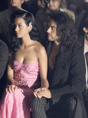 see-pics-russell-brand-and-katy-perry-hold-hands