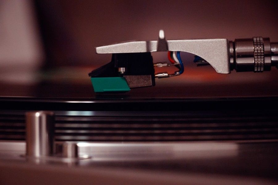 selective-focus-photography-of-vinyl-player